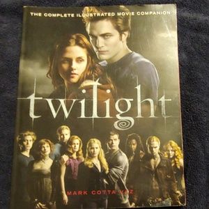 Twilight"s complete illustrated movie companion 📖